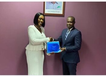SIC Insurance MD Hollistar Duah-Yentumi Finally Hands Over to James Agyenim-Boateng